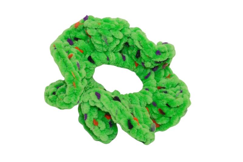 Handgehäkeltes Zopfgummi gruselgrün